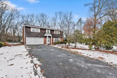 70 Ledgewood Dr, Smithtown, NY 11787