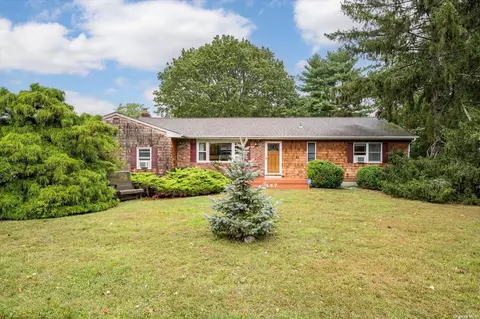 447 Lincoln Ave, Sayville, NY 11782