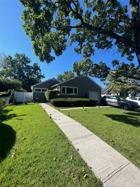 36 W 22nd St, Huntington Station, NY 11746