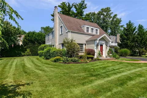 59 Colony Ln, Roslyn Heights, NY 11577