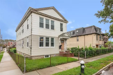 60-53 69th St, Maspeth, NY 11378