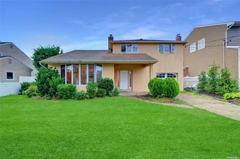 2133 Oliver Way, Merrick, NY 11566