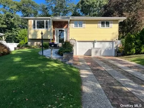 15 Country Lane Dr, Kings Park, NY 11754