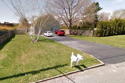 34 Artist Dr, Middle Island, NY 11953