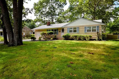 102 N Howells Point Rd, Bellport, NY 11713