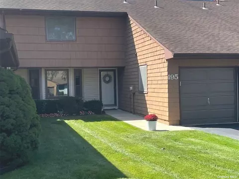 195 Scarlett Dr #195, Commack, NY 11725