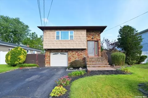 225 Dakota Ave, Bay Shore, NY 11706