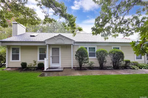 53 Quail Ct #53, Manorville, NY 11949
