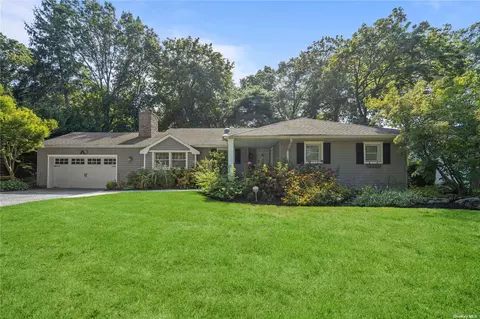 7 Tracy Dr, Huntington, NY 11743
