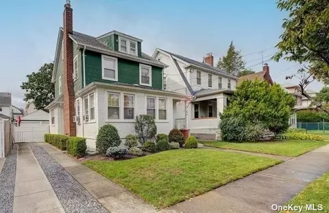 46-34 157th St, Flushing, NY 11355