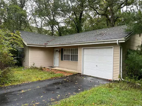 23 Marilyn St, Manorville, NY 11949