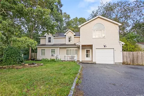 189 Cumberland St, Mastic, NY 11950