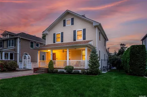 351 N Village Ave, Rockville Centre, NY 11570