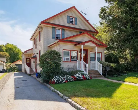 3 Spruce Ct, North Baldwin, NY 11510