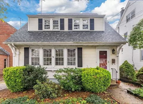 33 Astor, Williston Park, NY 11596