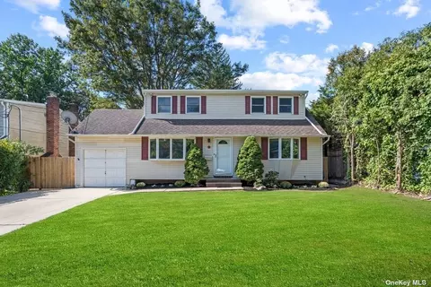 50 Hillside Ln, Syosset, NY 11791