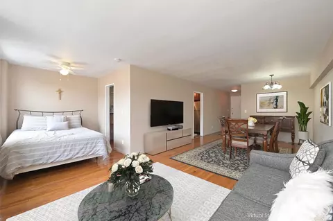 2 Birchwood Ct #5P, Mineola, NY 11501