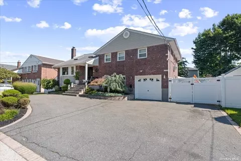 512 Unqua Rd, Massapequa, NY 11758