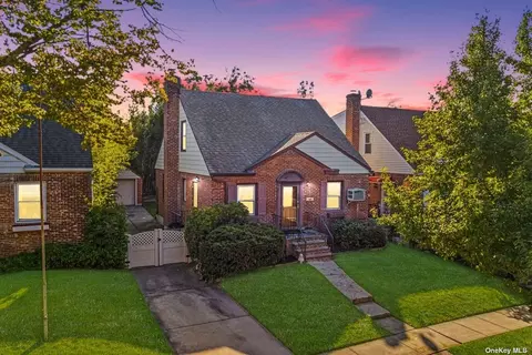 46-31 196th Pl, Flushing, NY 11358