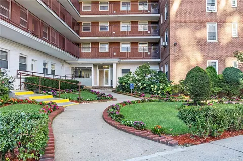 97-10 62nd Dr #8E, Rego Park, NY 11374