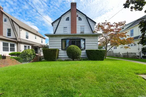 35-73 161 St, Flushing, NY 11358