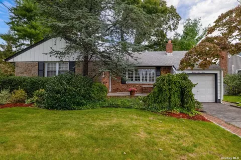 2512 Eileen Rd, Oceanside, NY 11572