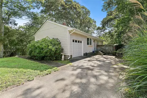 51 Light House Ln, Sag Harbor, NY 11963