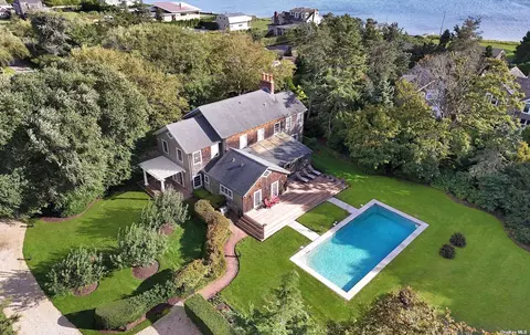 40 Thorn Hedge Rd, Bellport, NY 11713