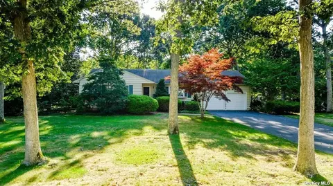 139 Woodhollow Rd, Great River, NY 11739