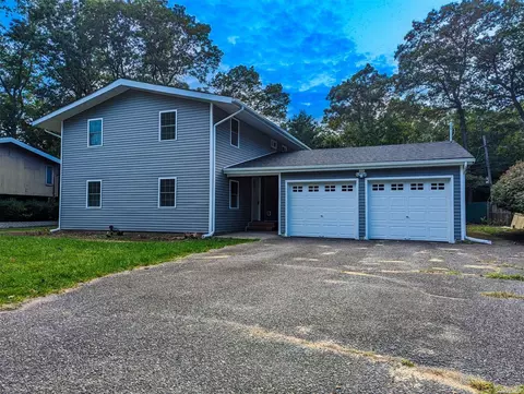32 Deepdale Dr, Commack, NY 11725
