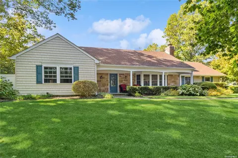 6 Silverspruce Ln, Stony Brook, NY 11790