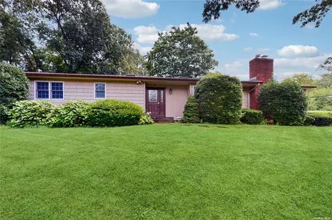 3 Doolings Path, Setauket, NY 11733
