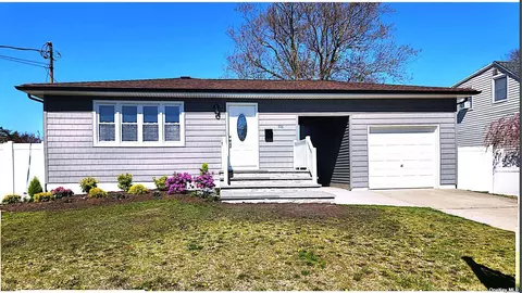 98 Massapequa Ave, Massapequa, NY 11758