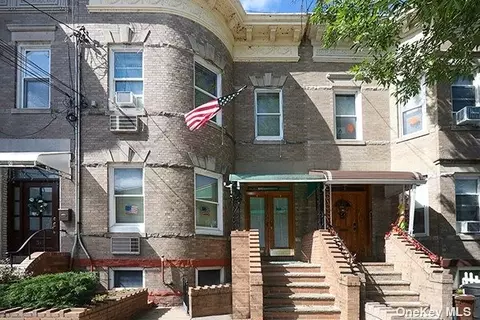 75-38 61st St, Glendale, NY 11385