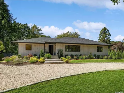 470 Harbor Ln, Cutchogue, NY 11935