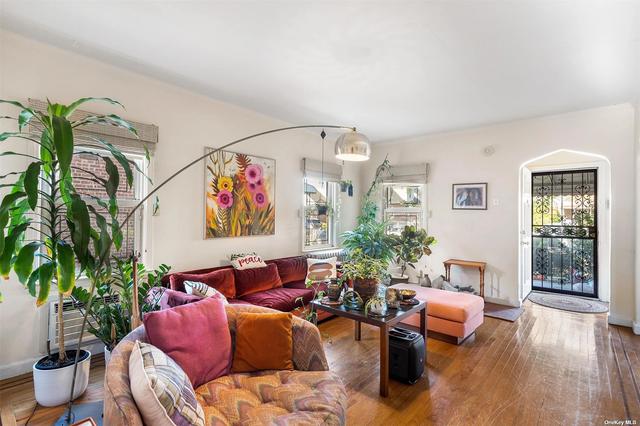 130-29 235th St, Laurelton, NY 11413