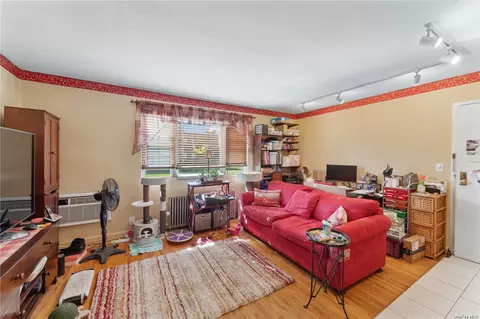 1019 Fenwood Dr #2, North Valley Stream, NY 11580