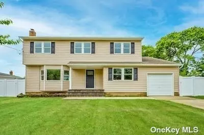 5 Sunset Rd, Massapequa, NY 11758