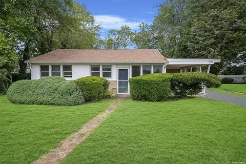 2483 Dogwood Ave, East Meadow, NY 11554