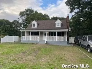 67 Pentmoor Dr, Mastic, NY 11950
