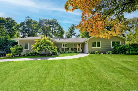 3 Gwendale Ln, Greenlawn, NY 11740