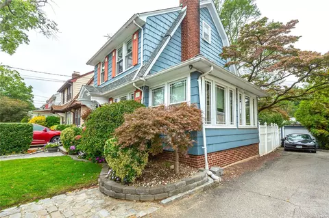 13 Nassau Rd, Great Neck, NY 11021