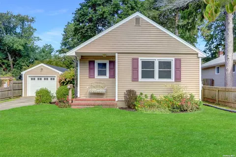 45 Boulevard Ave, Greenlawn, NY 11740