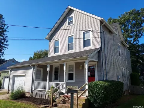 337 N 6th St, Lindenhurst, NY 11757