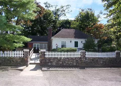 11 Valkyr Rd, Rocky Point, NY 11778