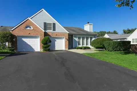 118 Hearthside Dr #118, Mount Sinai, NY 11766