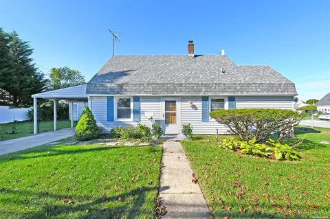 518 Gardiners Ave, Levittown, NY 11756