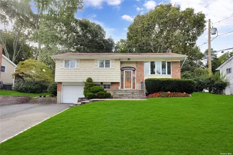 50 Parnell Dr, Smithtown, NY 11787