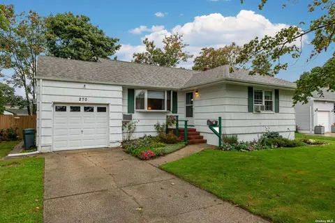 270 Nevada St, Lindenhurst, NY 11757