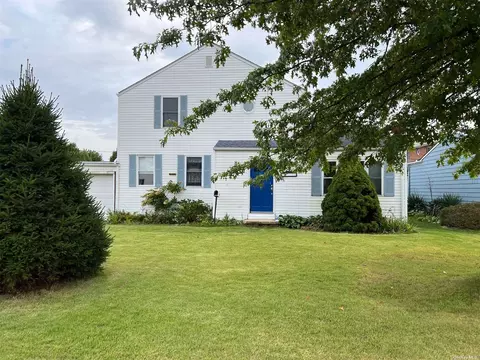 172 Harvard St, Westbury, NY 11590
